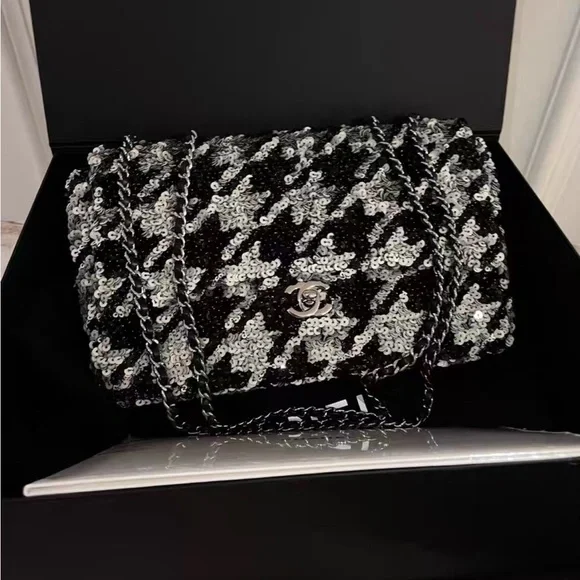CHANEL BLACK & SILVER SEQUIN HOUNDSTOOTH HALF FLAP MEDIUM - Picture 2 of 10